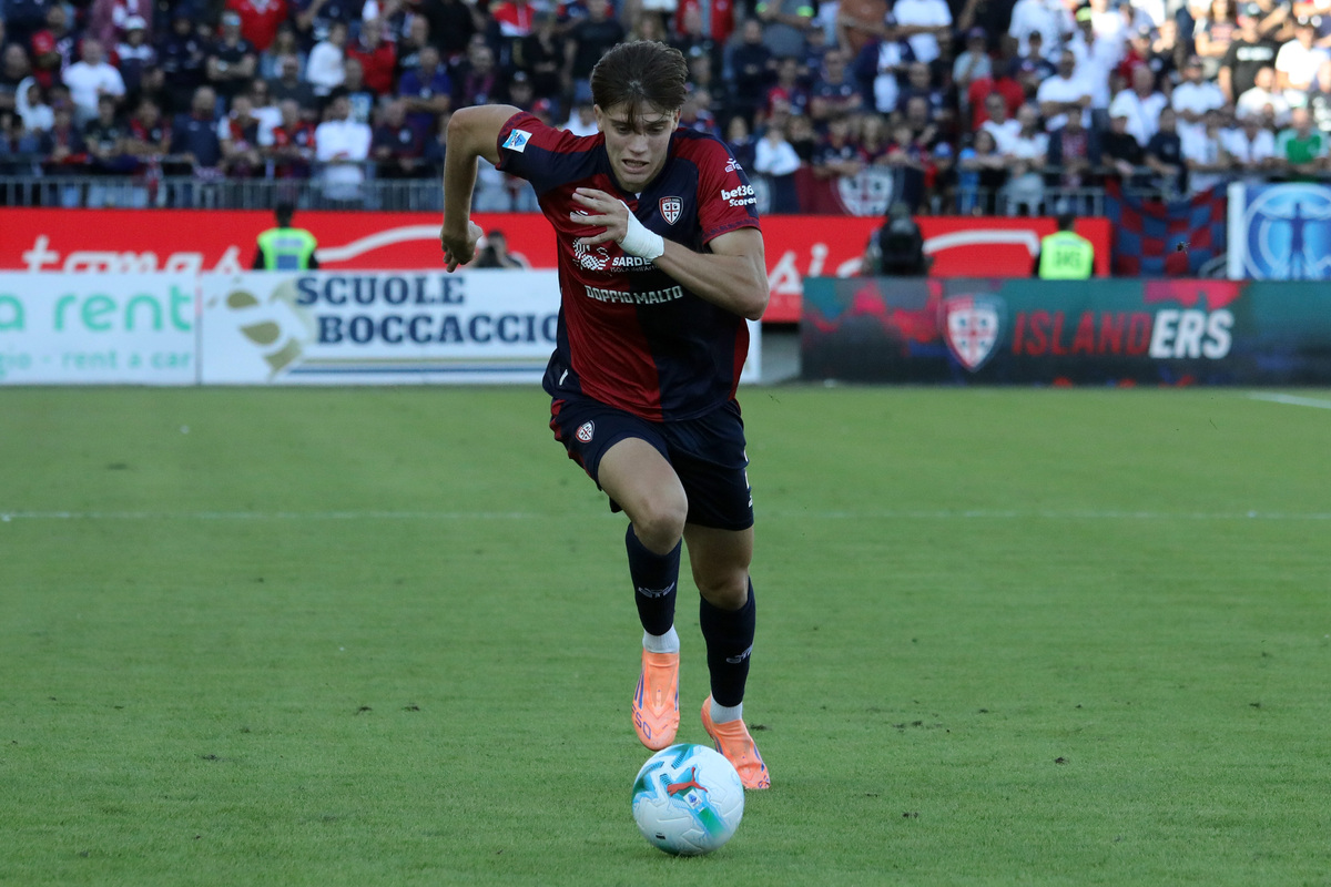 CAGLIARI, ITALY - OCTOBER 19: Marco Palestra of Cagliari in action during the Serie A match between Cagliari Calcio and Bologna FC 1909 at Stadio Sant