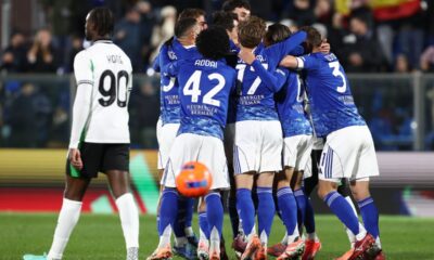 COMO, ITALY - NOVEMBER 28: Anastasios Douvikas of Como 1907 celebrates with his team-mates after scoring their team