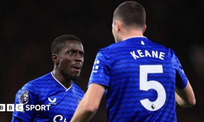 Gary Speed playing for Everton