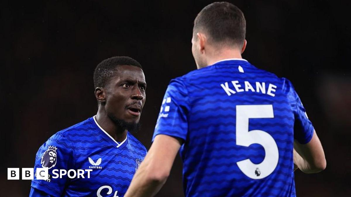 Gary Speed playing for Everton