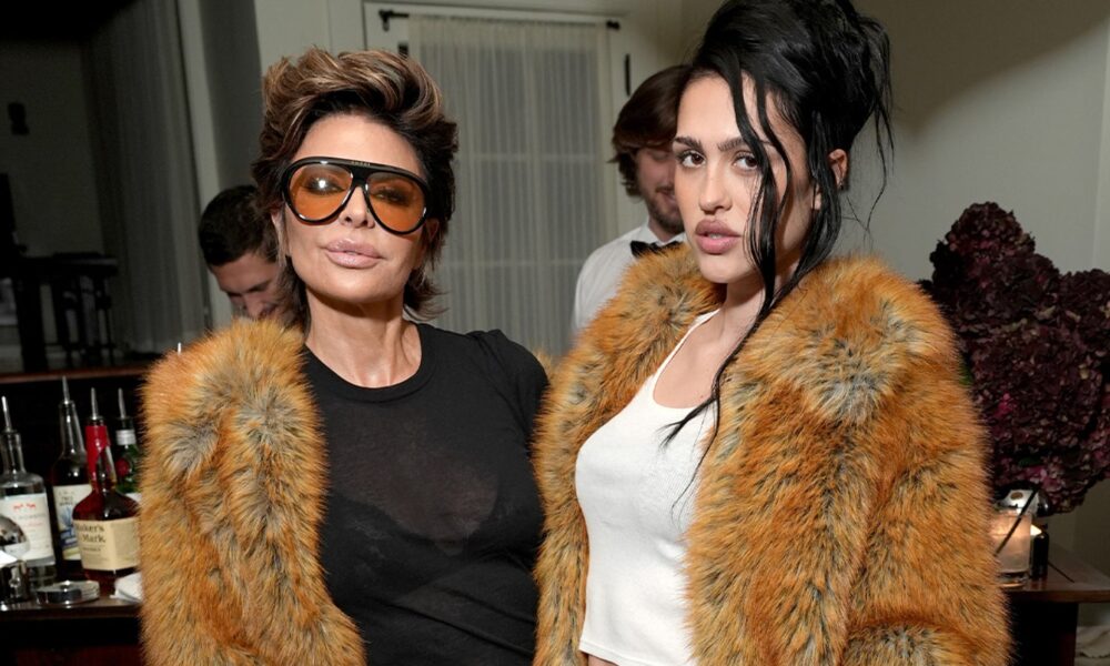 Lisa Rinna vs. Amelia Gray Who'd You Rather?! (Mother-Daughter Duo In Faux Fur)