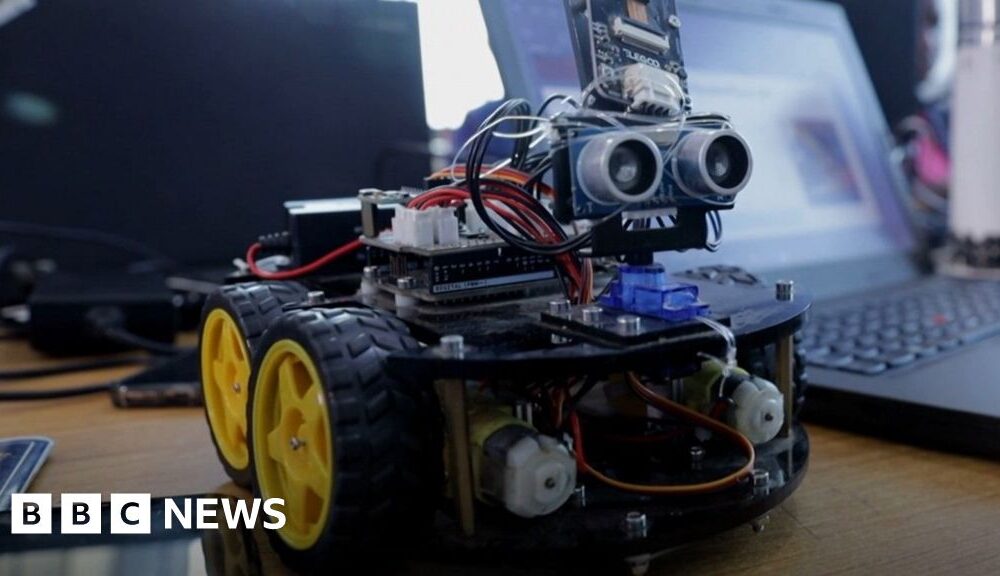 The start-up with science kits for young Africans