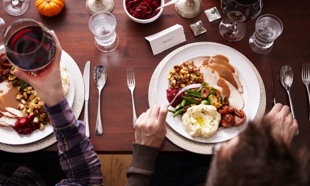 These Are the 7 Biggest Thanksgiving Hosting Mistakes, According to a Catering Chef