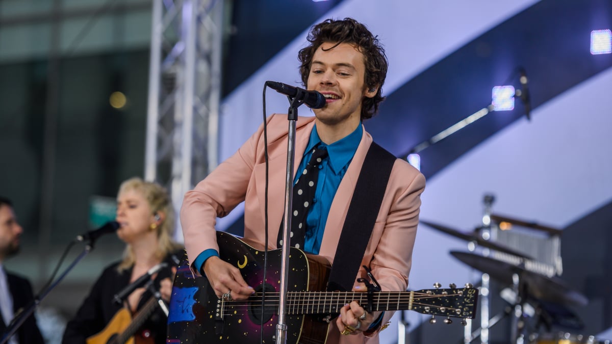 Harry Styles is going to read us a bedtime story and it's exactly what we need right now