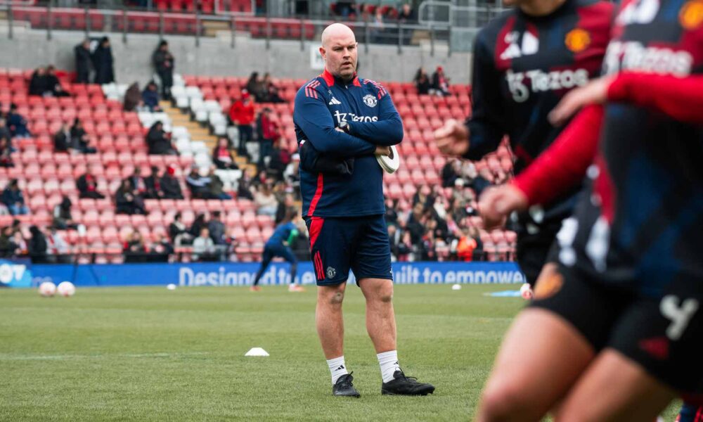 Man Utd players support auction in memory of Jon Humble