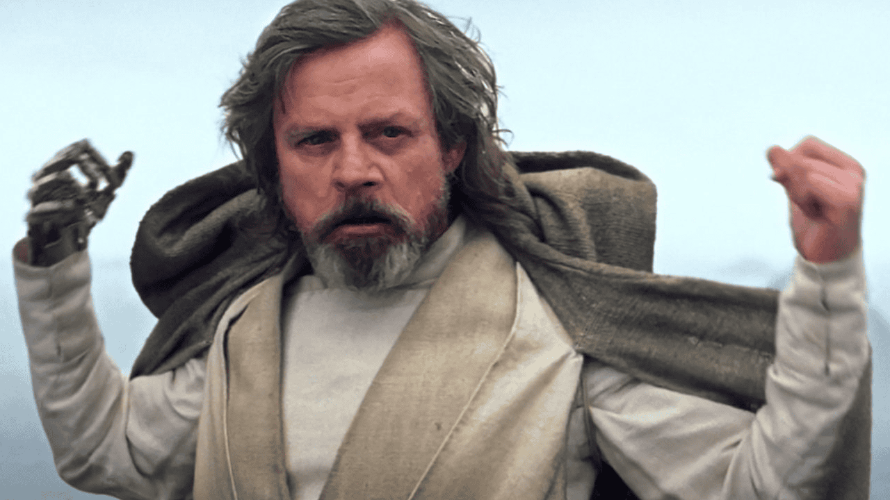 Star Wars Tries And Fails To Redeem Its Worst Sequel Moment