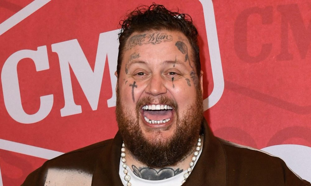 Jelly Roll Shaves Off His Beard After Weight Loss Transformation