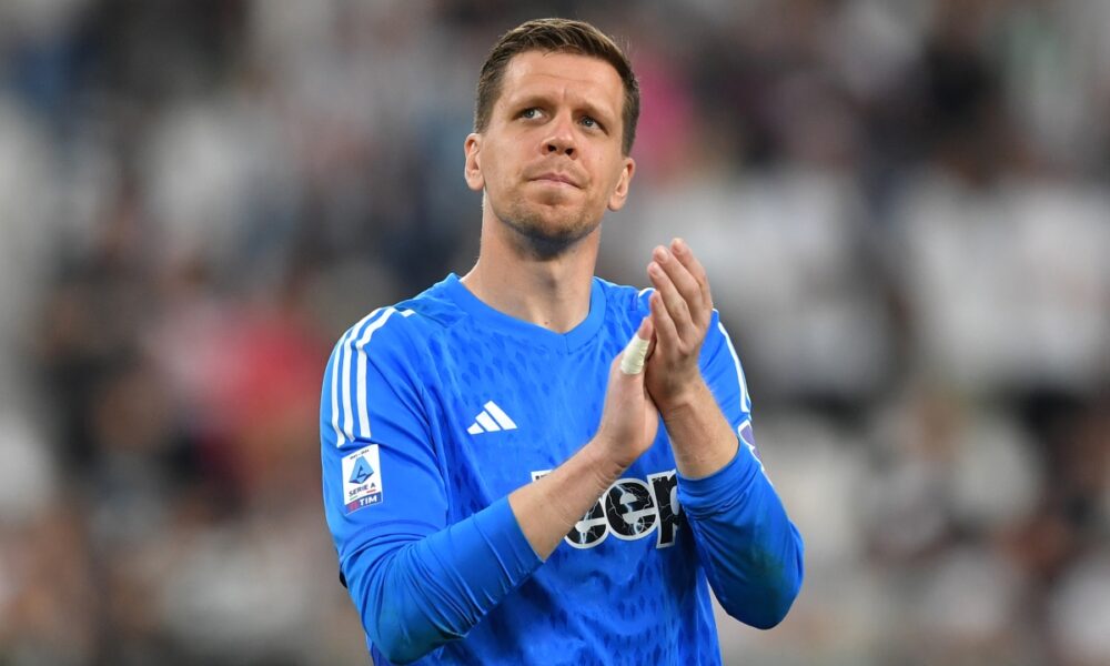 TURIN, ITALY - MAY 12: Wojciech Szczesny of Juventus applauds the fans after the Serie A TIM match between Juventus and US Salernitana at Allianz Stadium on May 12, 2024 in Turin, Italy. (Photo by Valerio Pennicino/Getty Images)