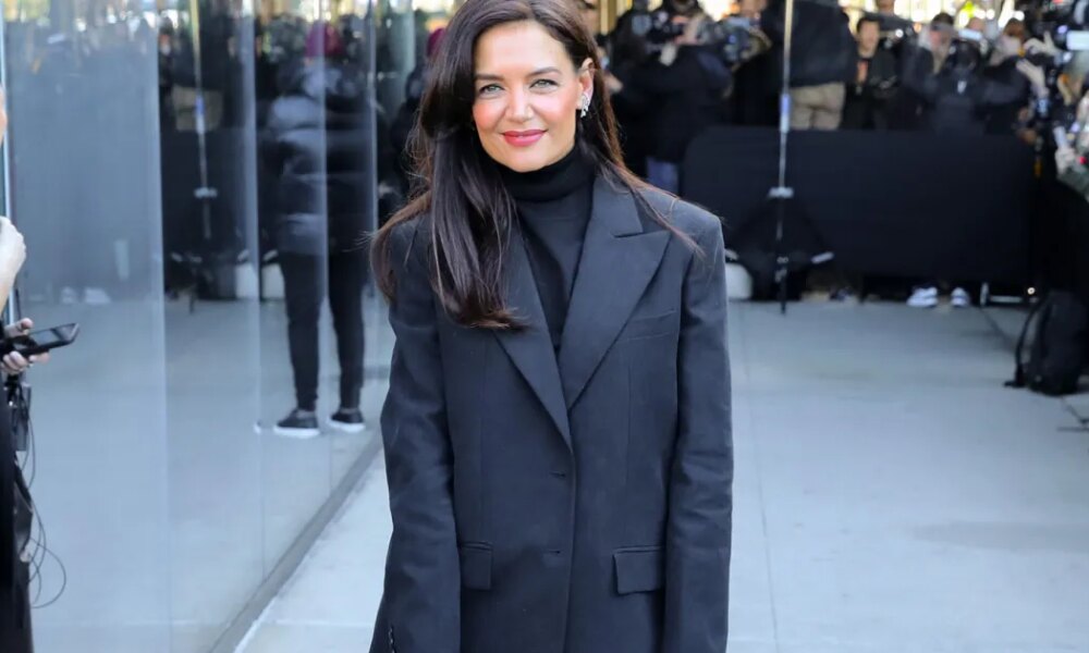 Katie Holmes’ $535 Curved Crossbody Style Is Trending Right Now