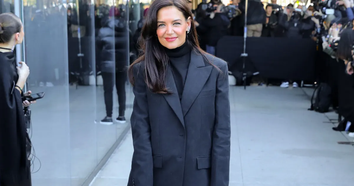 Katie Holmes’ $535 Curved Crossbody Style Is Trending Right Now