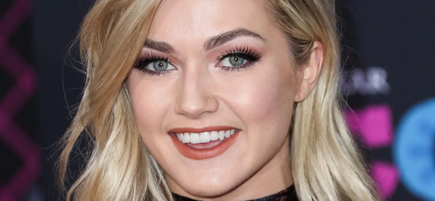 'DWTS' Alum Lindsay Arnold Drops Beautiful Pregnancy Reveal