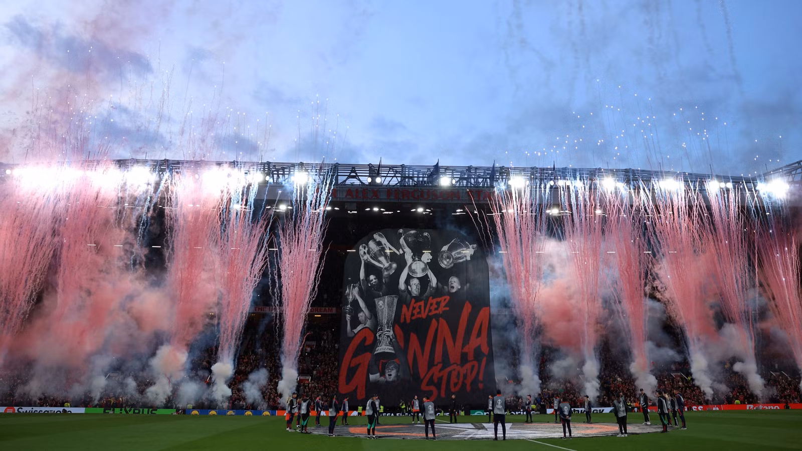 Man Utd have unseen teenager who "looks better than half their first team"