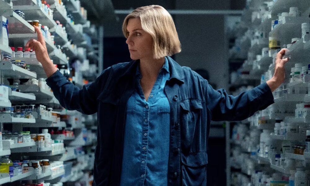 Rhea Seehorn Successfully Carries the Sci-Fi Show's Most Surprising Hour All by Herself