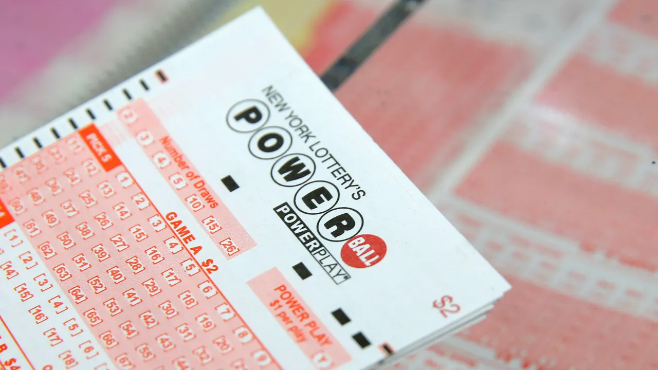 Powerball reaches $740 million as jackpot rolls over to Monday drawing