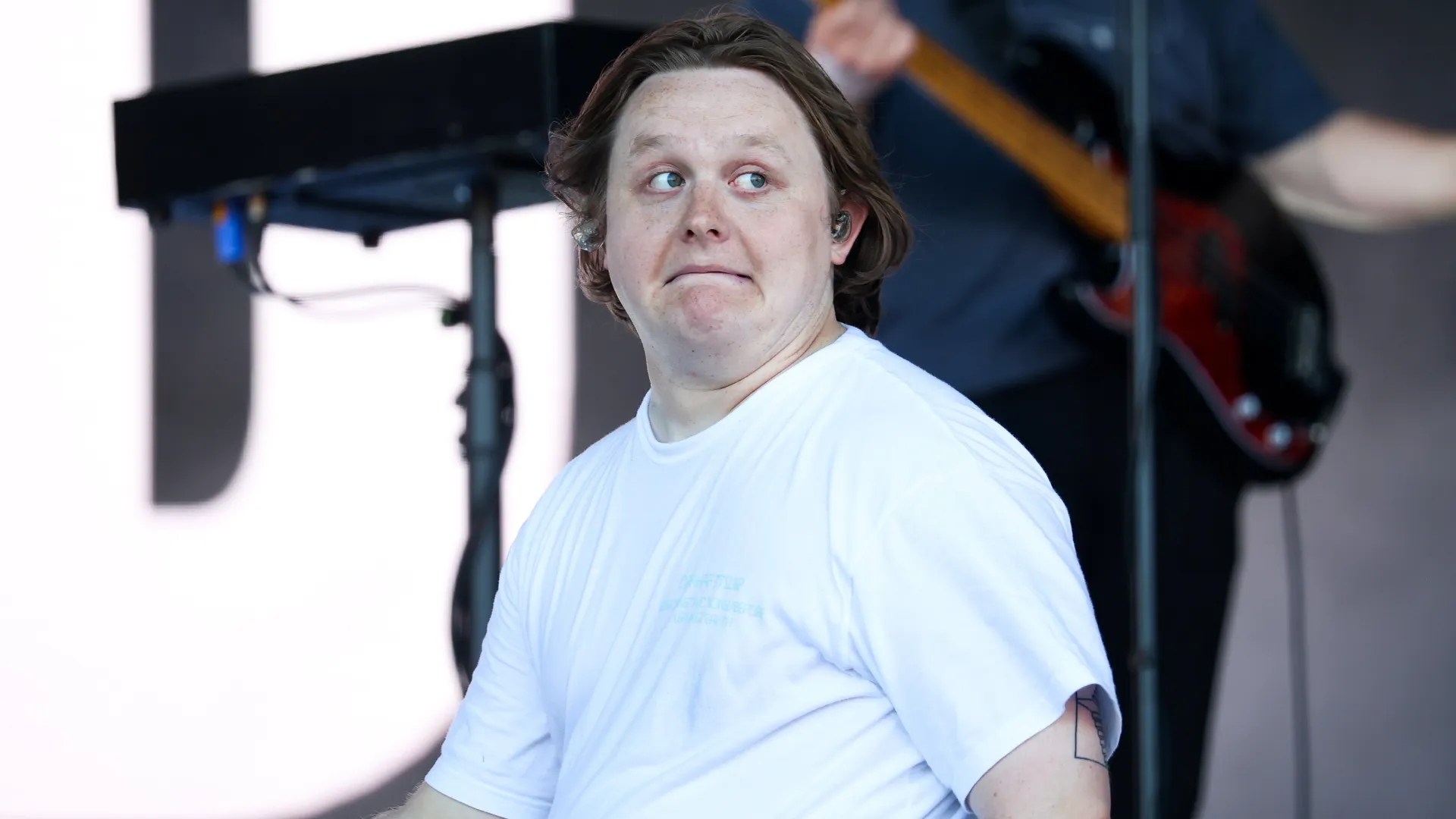 School children rename road gritter after pop star Lewis Capaldi