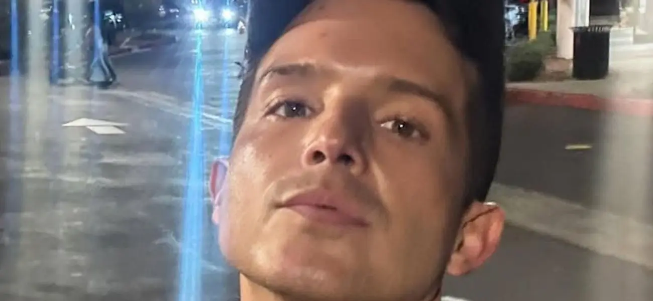 Nickelodeon Alum Simon Curtis' Body Transformation Shocks The Internet