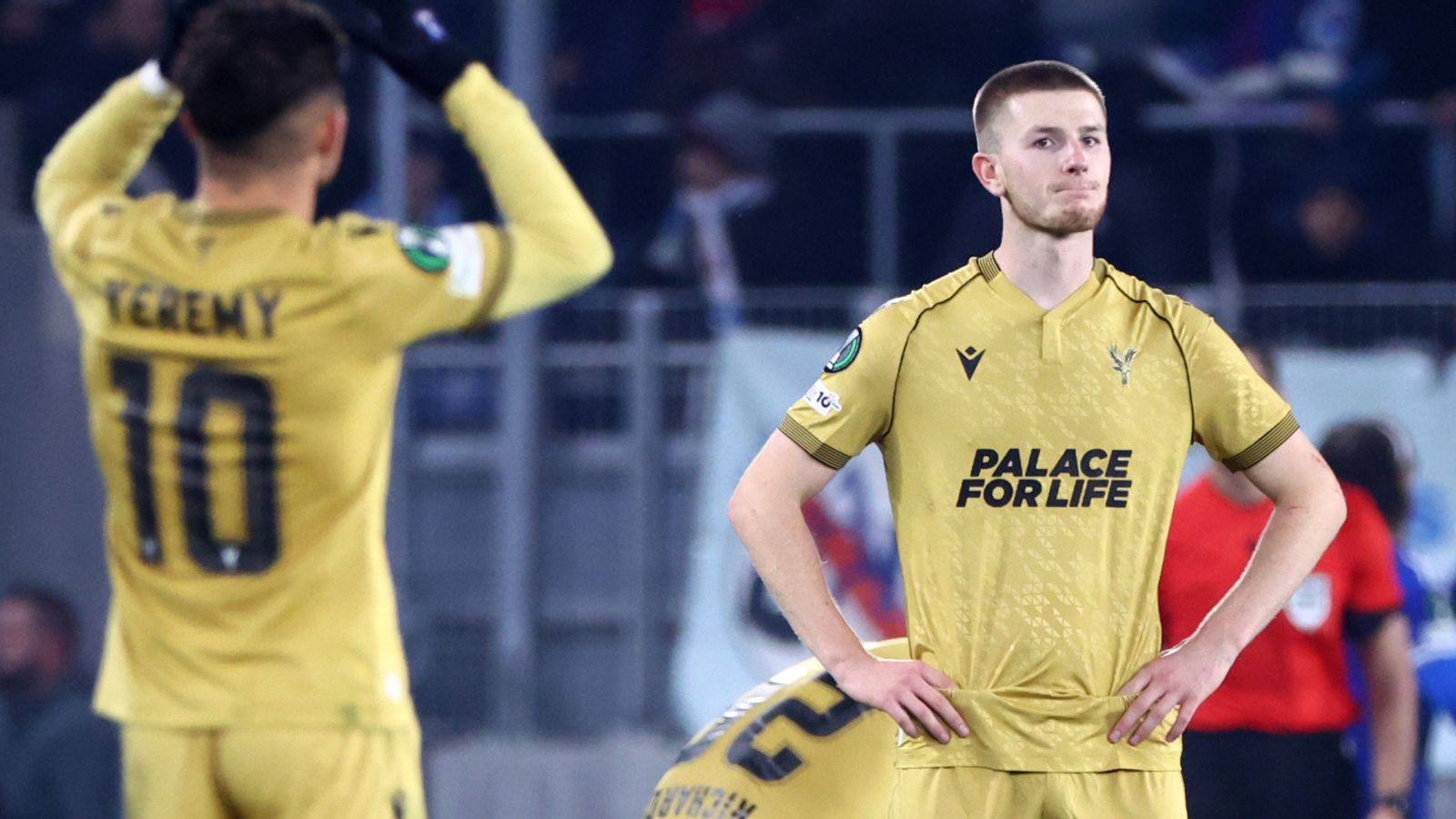 Crystal Palace's Yeremy Pino and Adam Wharton react after Strasbourg scored their second goal during the Europa Conference League opening phase soccer match between Strasbourg and Crystal Palace in Strasbourg, France, Thursday, Nov. 27, 2025. (AP Photo/Antonin Utz)