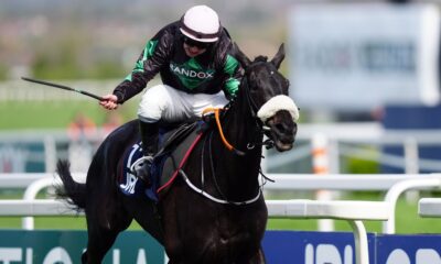 Strong Leader wins the Liverpool Hurdle