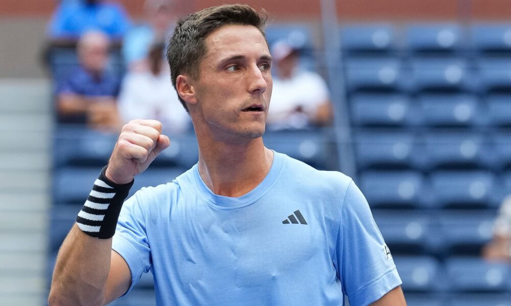 Joe Salisbury reacts during a men's doubles championship match at the 2023 US Open, Friday, Sep. 8, 2023 in Flushing, NY. (Darren Carroll/USTA via AP)