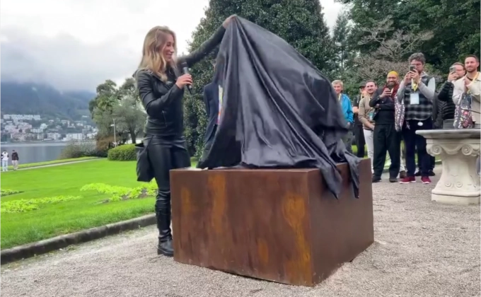 Statue to Buttcoin Unveiled in Lugano, Switzerland – Attack of the 50 Foot Blockchain