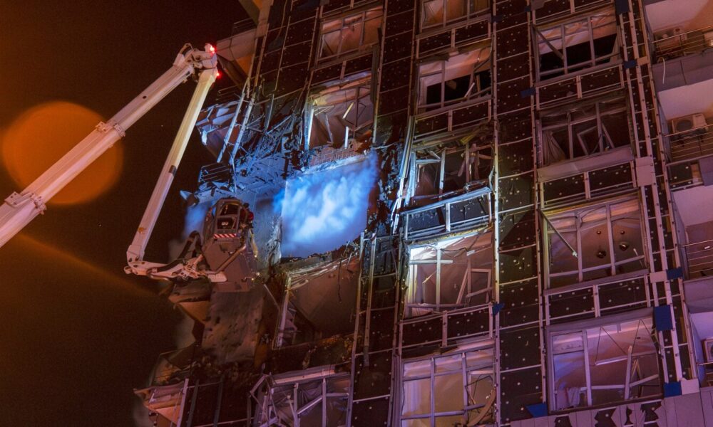 Russia strikes Ukraine's capital despite US peace push