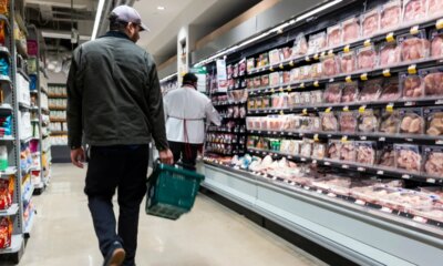 Which major stores and restaurants are closed on Thanksgiving Day 2025?