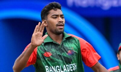Bangladesh&#039;s Ripon Mondol (L) celebrates with teammates after the dismissal of India&#039;s Yashasvi Jaiswal ahead of the 2025 Asia Cup Rising Stars final featuring Bangladesh vs Pakistan in Doha on Nov, 23 2025. (Photo by Ishara S. KODIKARA / AFP) (Photo by ISHARA S. KODIKARA/AFP via Getty Images)
