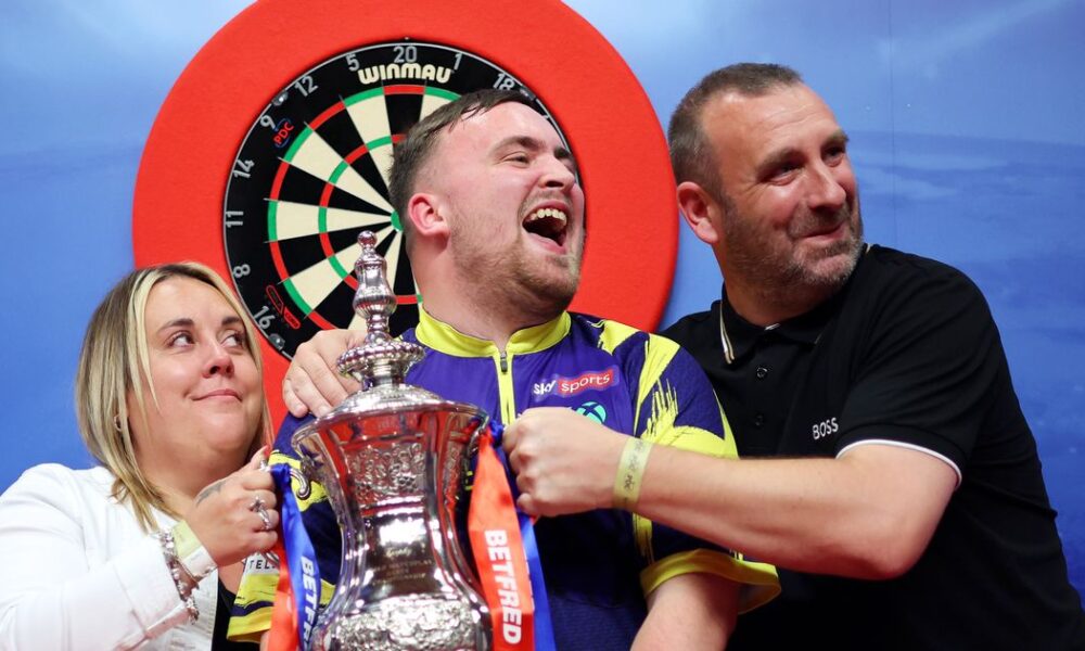 Luke Littler's mum Lisa (left)