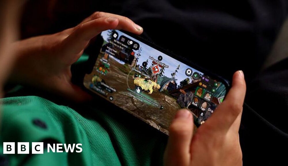 Russia bans Roblox over concerns about safety and extremist content