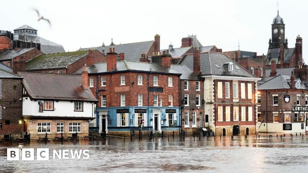 Storm Bram brings flooding and travel disruption to UK