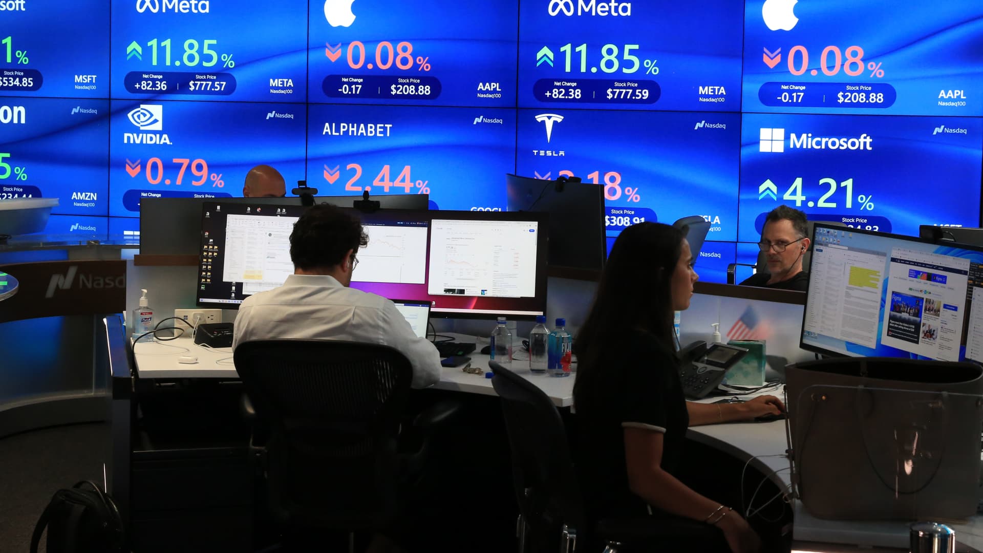 Investors all-in on Mag 7 stocks face weighty market decision in 2026