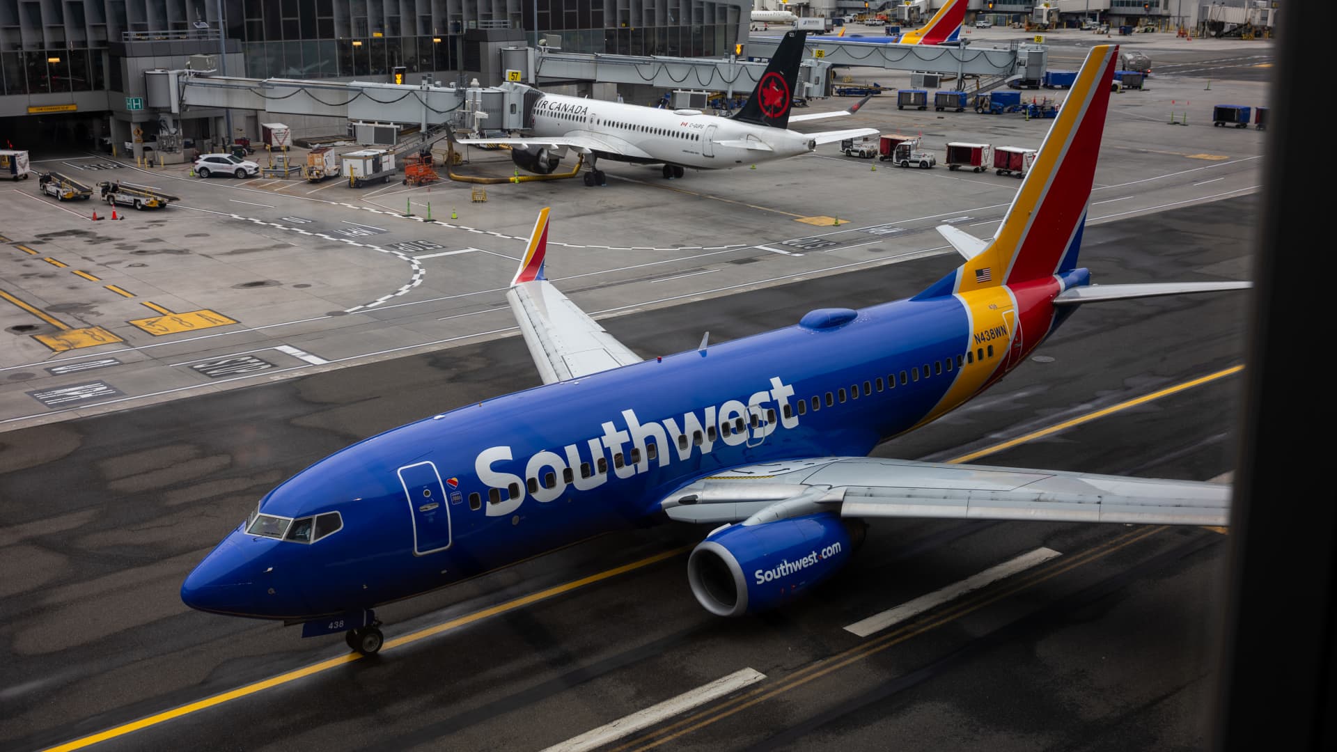 Southwest Airlines cuts outlook after government shutdown