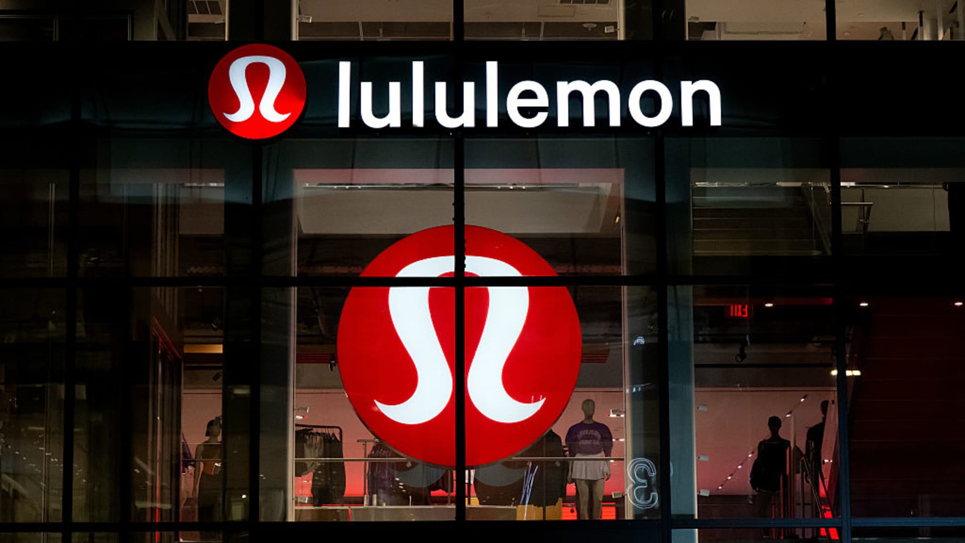Activist Elliott builds Lululemon stake, suggests CEO candidate