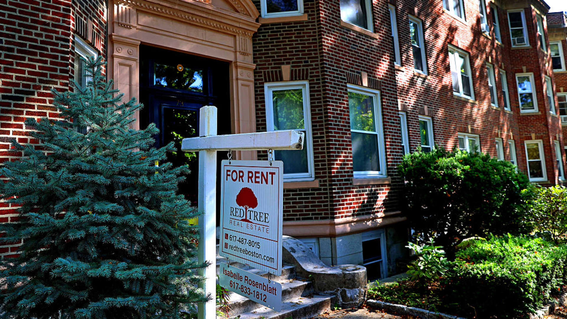 Apartment rents drop further, with vacancies at record high