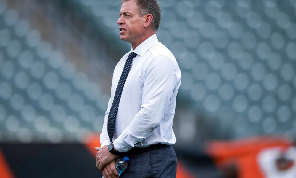 Younghoe Koo shocks Troy Aikman in the worst way after his ridiculous field-goal attempt