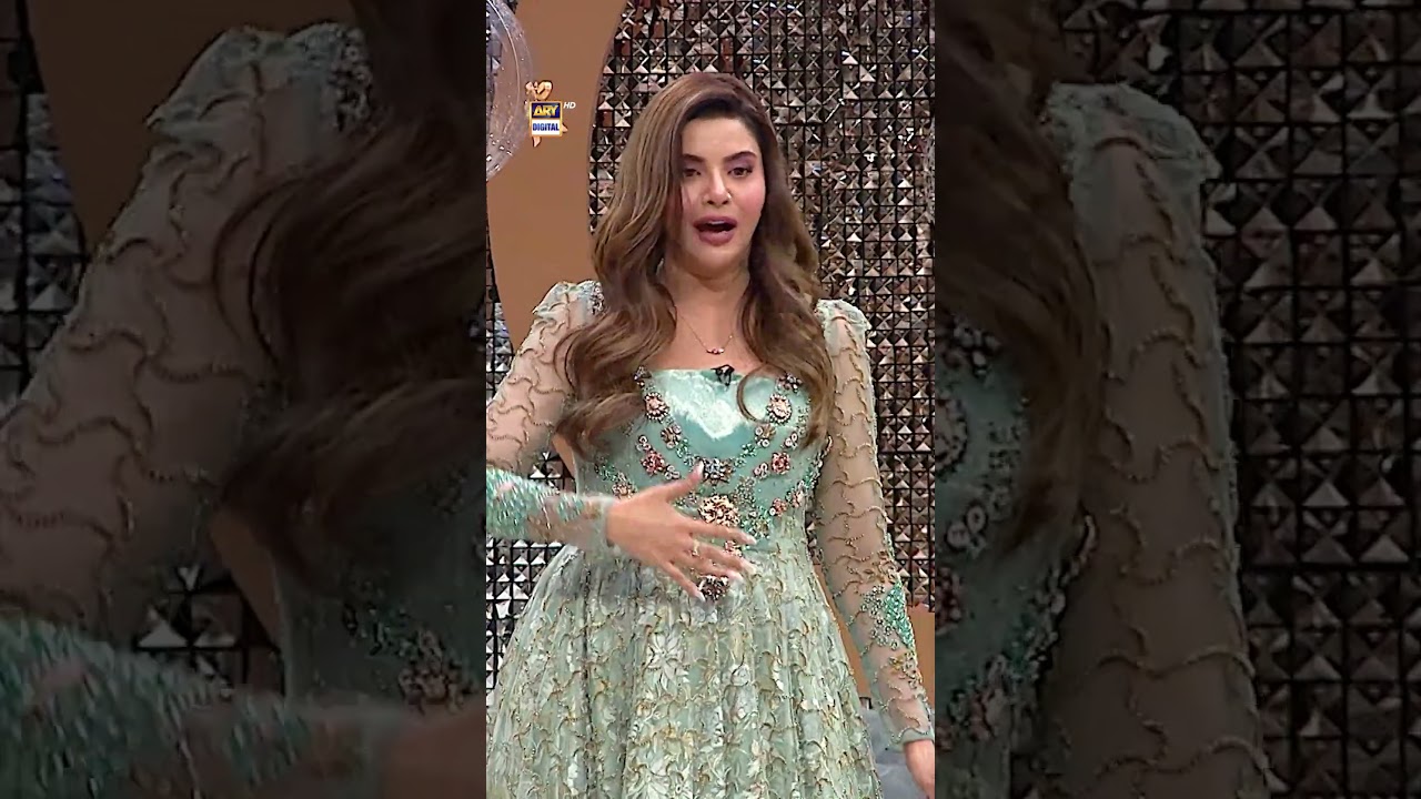 Funny Moment 🤣 #nadiakhan #ayeshaomar #sarwatgilani #nidayasir #shorts