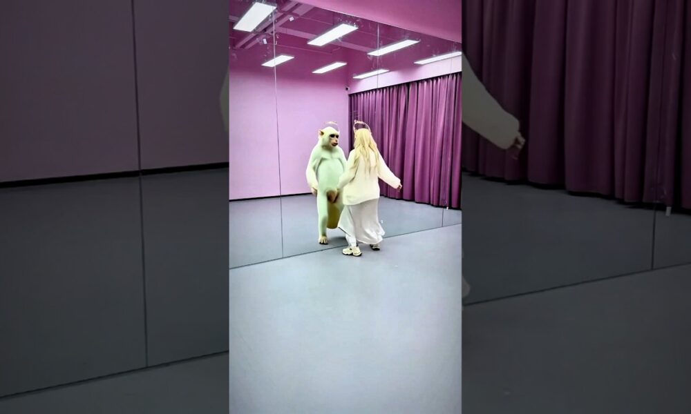 Why can't I get in_#clown #couple #shorts #funny #shortsfeed #entertainment