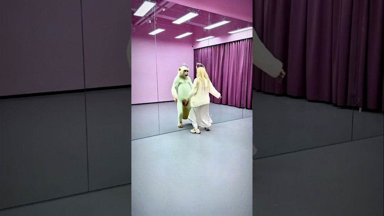 Why can't I get in_#clown #couple #shorts #funny #shortsfeed #entertainment