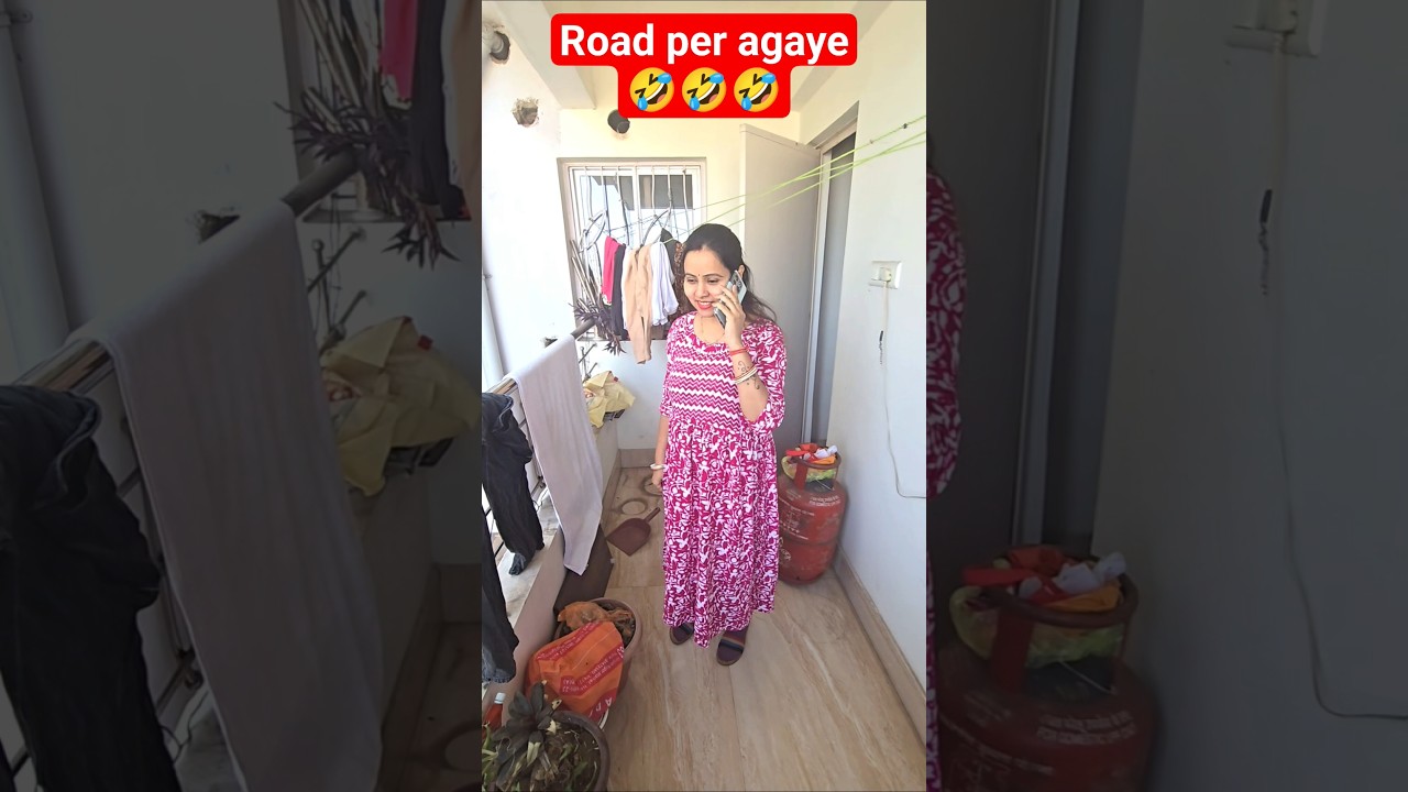 Road per aagaye 🤣 #comedyshorts #punita_life #funny #comedyvideos #ytshorts #entertainment #fun