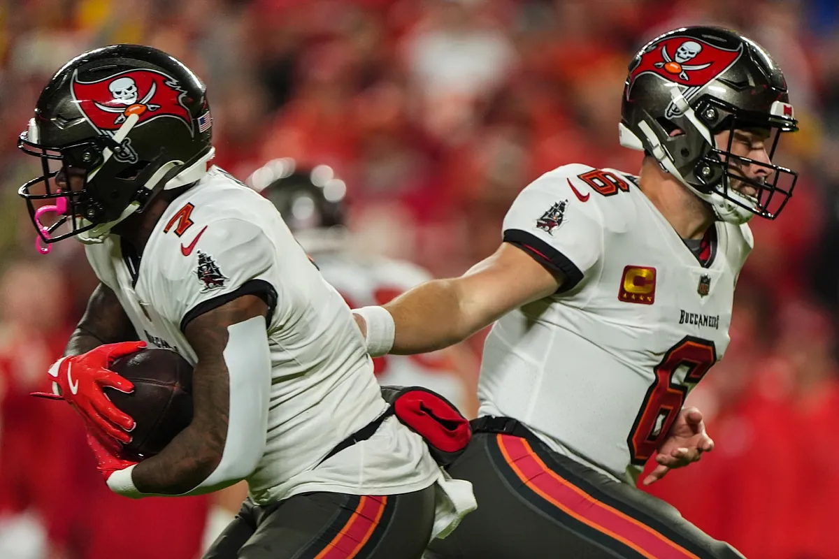 The fine imposed on Baker Mayfield and Bucky Irving for "violent gestures" is a joke, and fans react with sarcasm and mockery