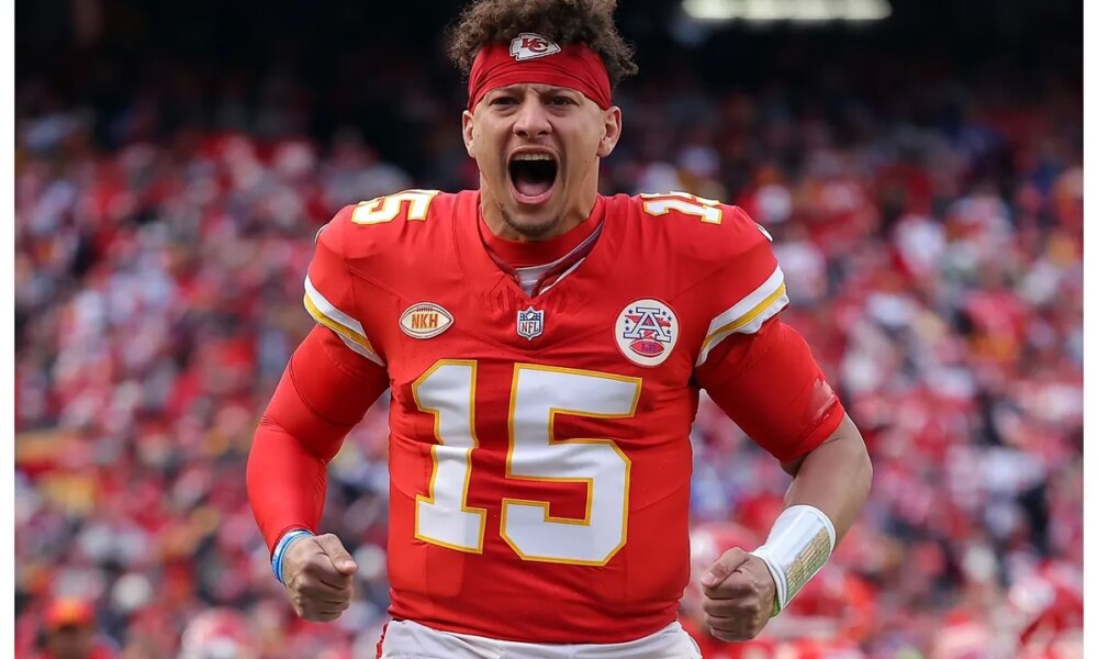 Patrick Mahomes visibly shaken as teammate goes down, knowing the season hangs in the balance