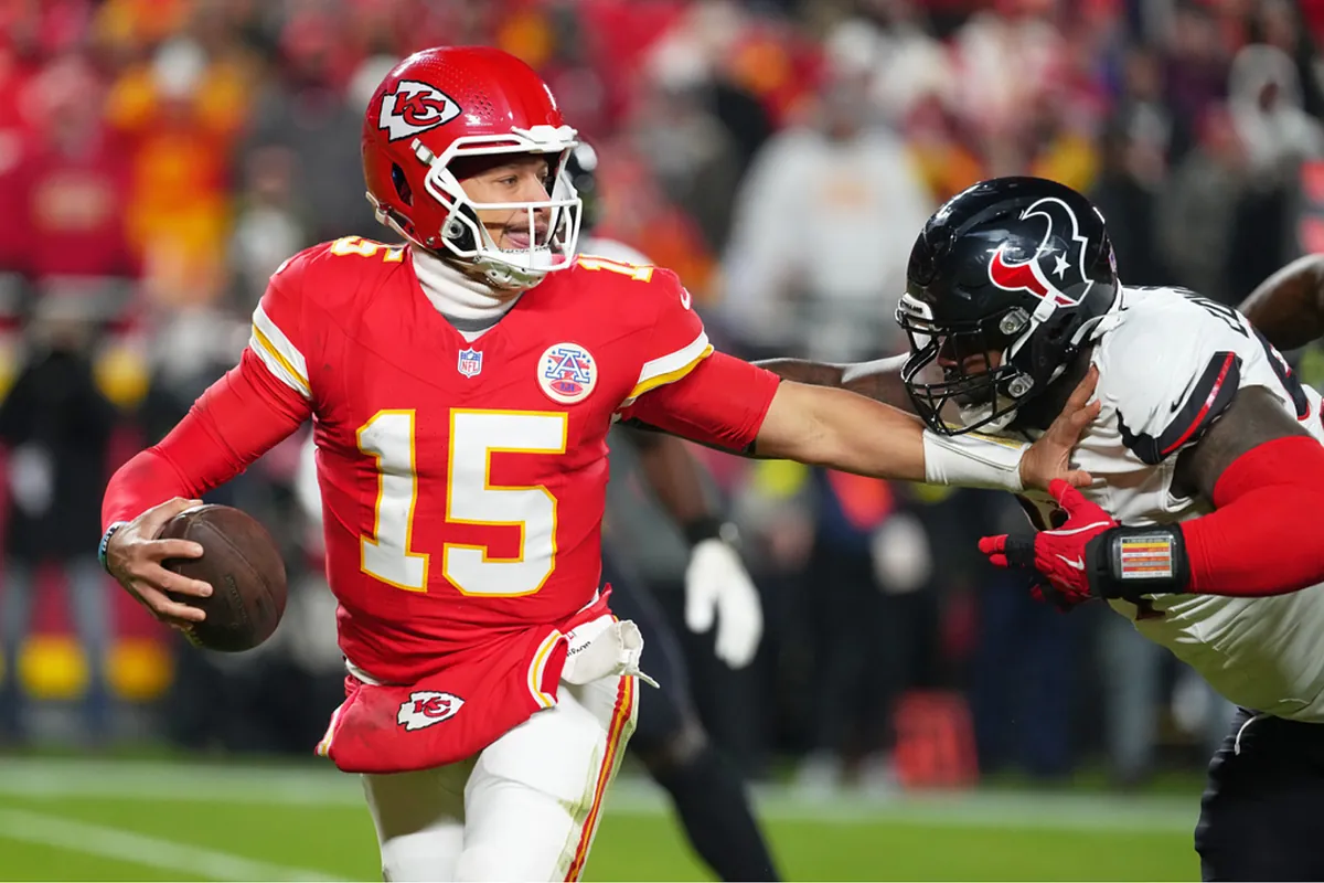 Patrick Mahomes' knee sets off alarms, but fans believe it is part of his plan for the losses