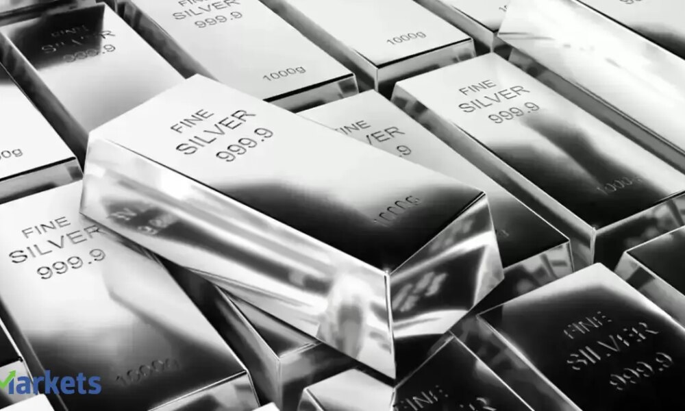 Silver climbs Rs 11,500 to a fresh peak on global cues
