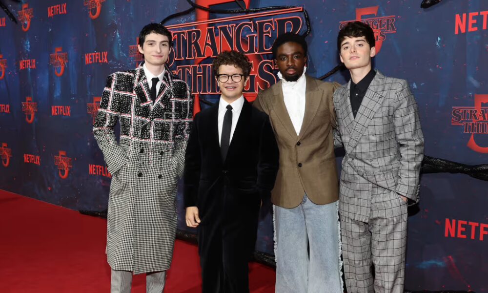 Netflix Stock Is Wobbling as the Warner Bros. Takeover Saga Drags On. Buy the Dip.