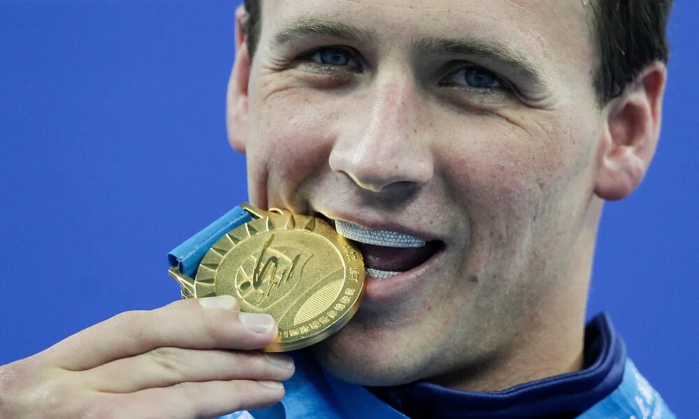 Lochte auctions three Olympic golds and announces memoir: "I became the most hated person in the world"