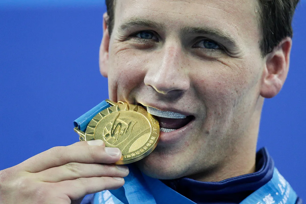 Lochte auctions three Olympic golds and announces memoir: "I became the most hated person in the world"