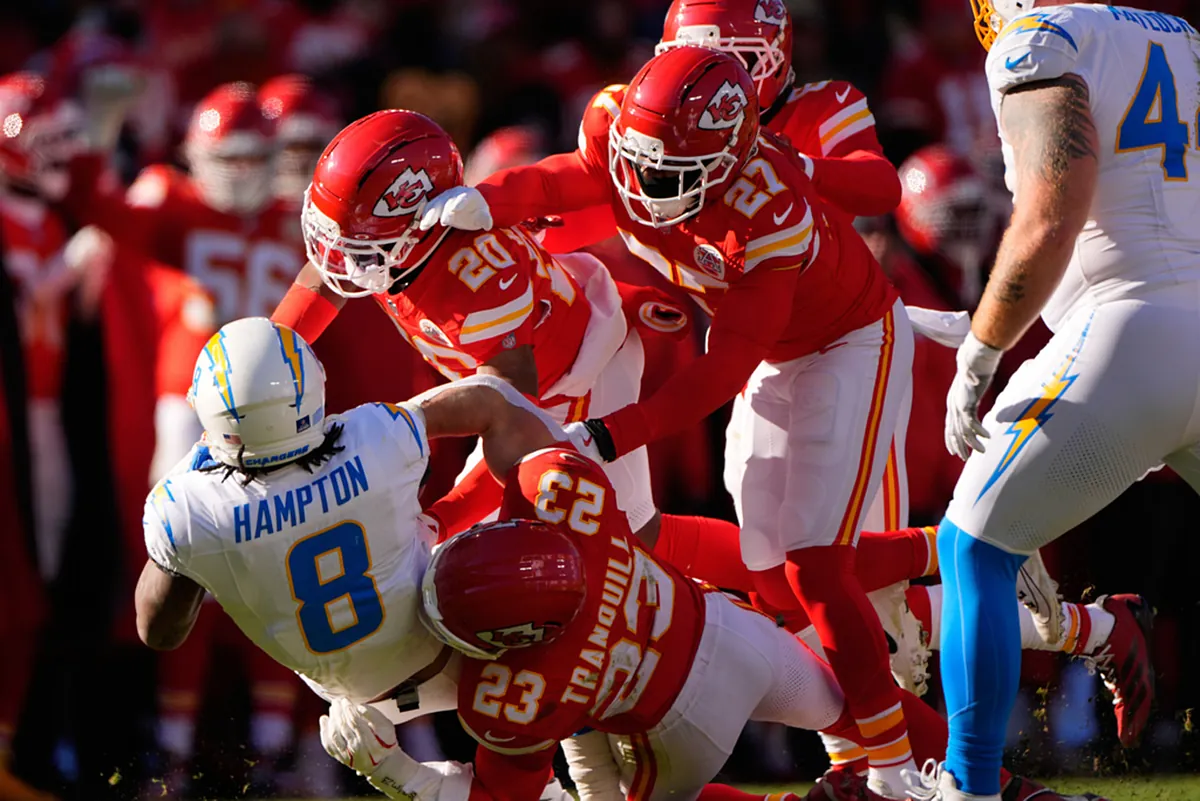 Chiefs hit hard after four key defenders injured in single drive vs. Chargers
