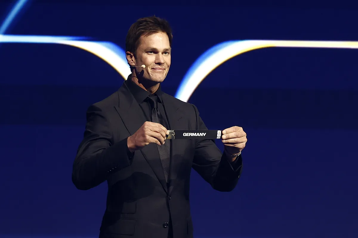 Tom Brady stays out of the Raiders crisis while addressing other issues in Las Vegas that interest him more