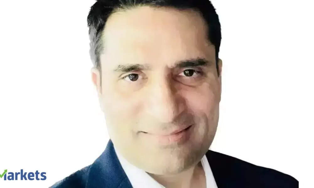 Healthy scepticism in AI stocks presents selective opportunities: Anurag Singh