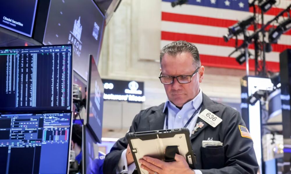 U.S. Stocks Slump Ahead of Jobs Data